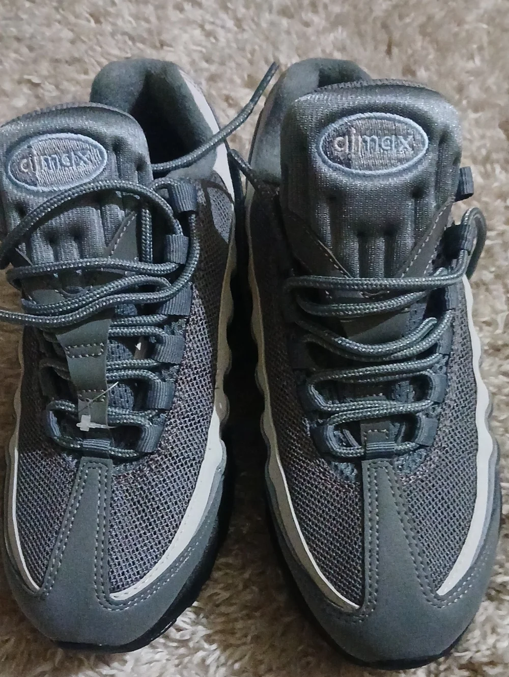 NWOT NIKE AIR MAX